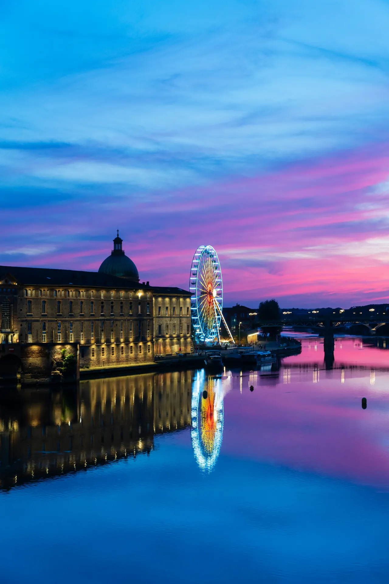 Les bords de Garonne de nuit, lumières de la ville