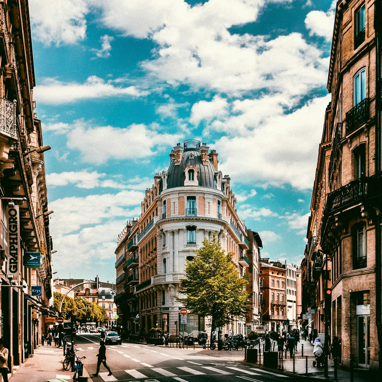 Une rue de briques roses à Toulouse